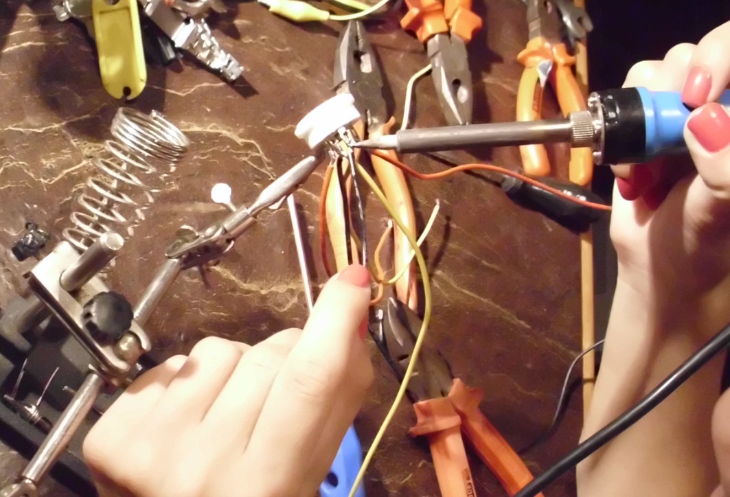 soldering the noval socket